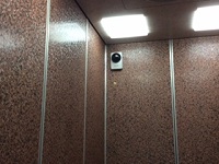 エントランスとエレベーター内に防犯カメラがせっちされています